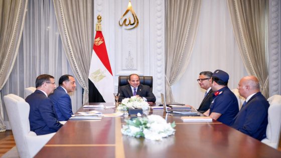 اجتمع السيد الرئيس عبد الفتاح السيسي، اليوم، مع الدكتور مصطفى مدبولي رئيس مجلس الوزراء، والدكتور شريف فاروق وزير التموين والتجارة الخارجية، والسيد علاء الدين فاروق وزير الزراعة واستصلاح الأراضي، والعقيد دكتور بهاء الغنام المدير التنفيذي لجهاز مُستقبل مصر للتنمية المستدامة.
