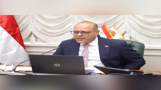 مع بدء تنفيذ قانون العمل الجديد ممثلي أصحاب أعمال يتوافدون على مكاتب العمل لتوثيق العقود .. وعمال يعتمدون استقالاتهم حفاظا على حقوقهم