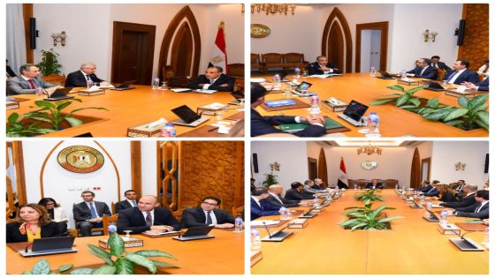 وزير الخارجية يجتمع مع قيادات وأعضاء قطاع الشئون متعددة الأطراف والامن الدولى