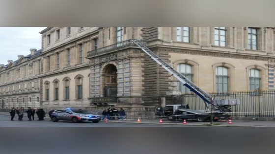 سرقة “مجوهرات” من متحف اللوفر الشهير خلال 7 دقائق فقط، فما القصة