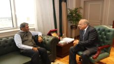 وزير الكهرباء والطاقة المتجددة يستقبل سفير الهند لدى القاهرة لبحث سبل تعزيز التعاون والشراكة وتبادل الخبرات في مجالات الطاقة المتجددة والتدريب والشبكات الذكية والهيدروجين الأخضر